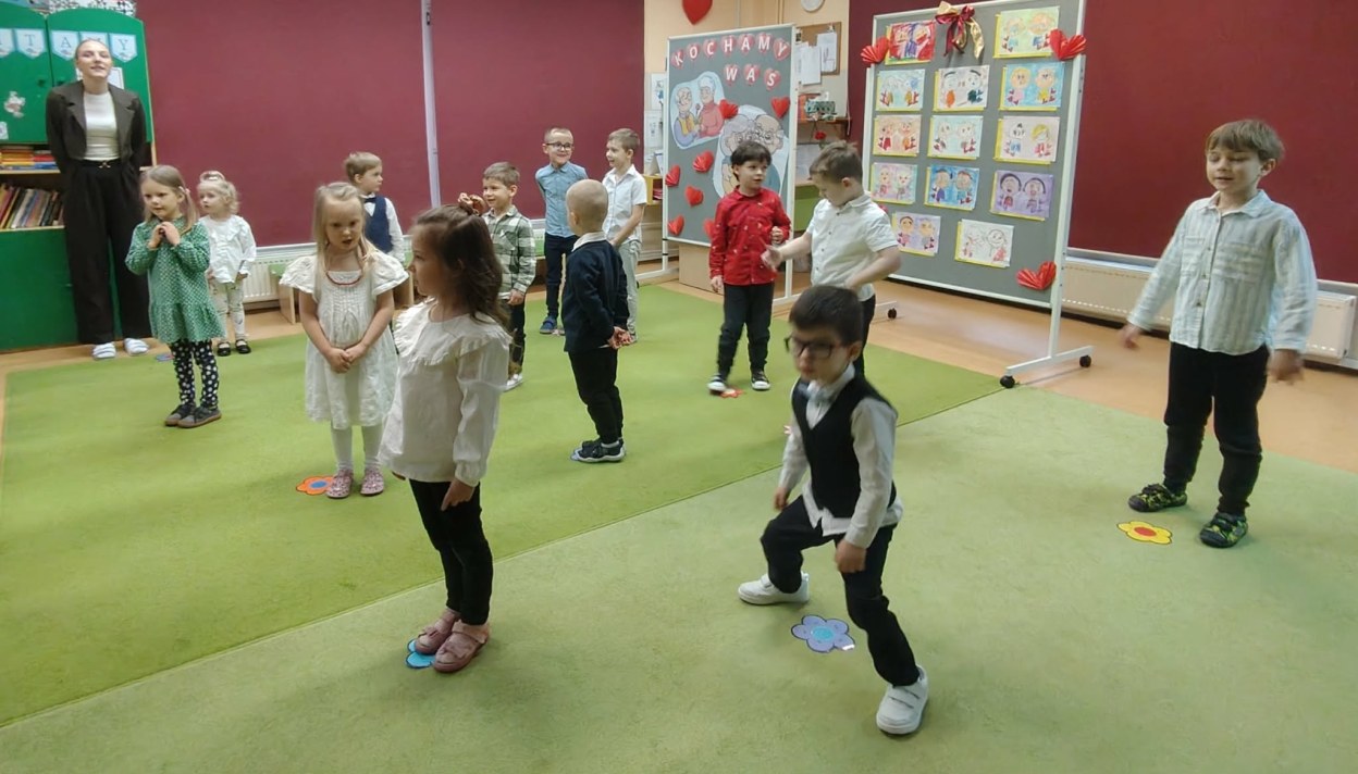 Dzień Babci i Dziadka w grupie Żabki - Zdjęcie 10