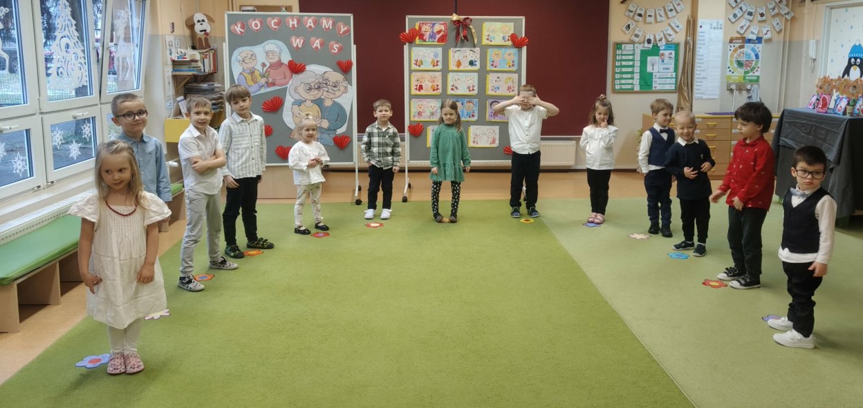 Dzień Babci i Dziadka w grupie Żabki - Zdjęcie 11