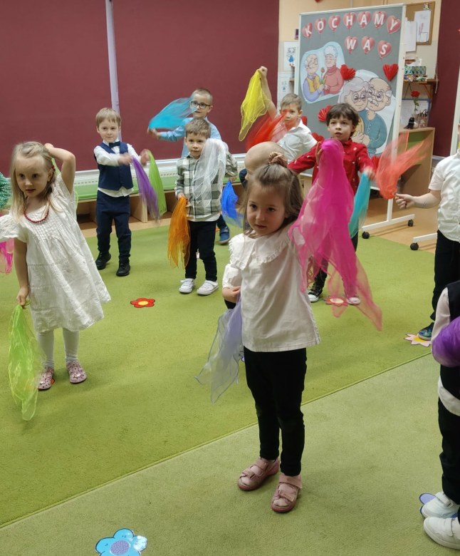 Dzień Babci i Dziadka w grupie Żabki - Zdjęcie 17