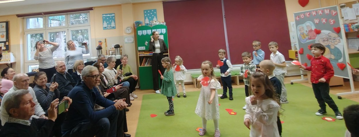 Dzień Babci i Dziadka w grupie Żabki - Zdjęcie 22