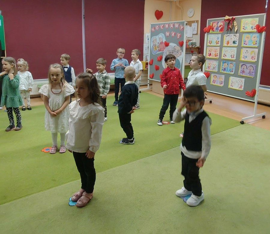 Dzień Babci i Dziadka w grupie Żabki - Zdjęcie 26