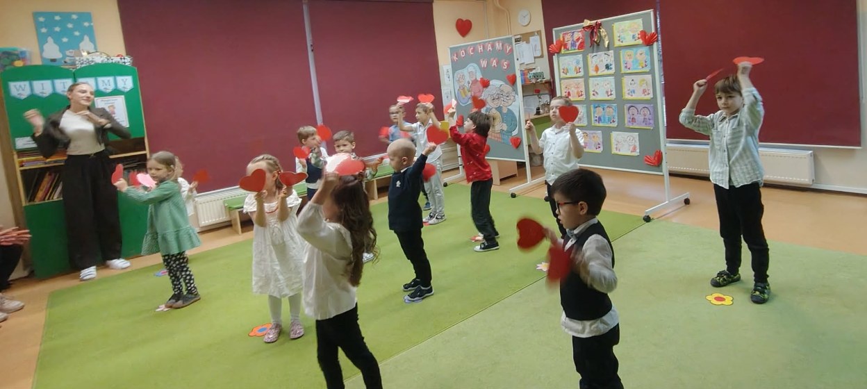 Dzień Babci i Dziadka w grupie Żabki - Zdjęcie 27