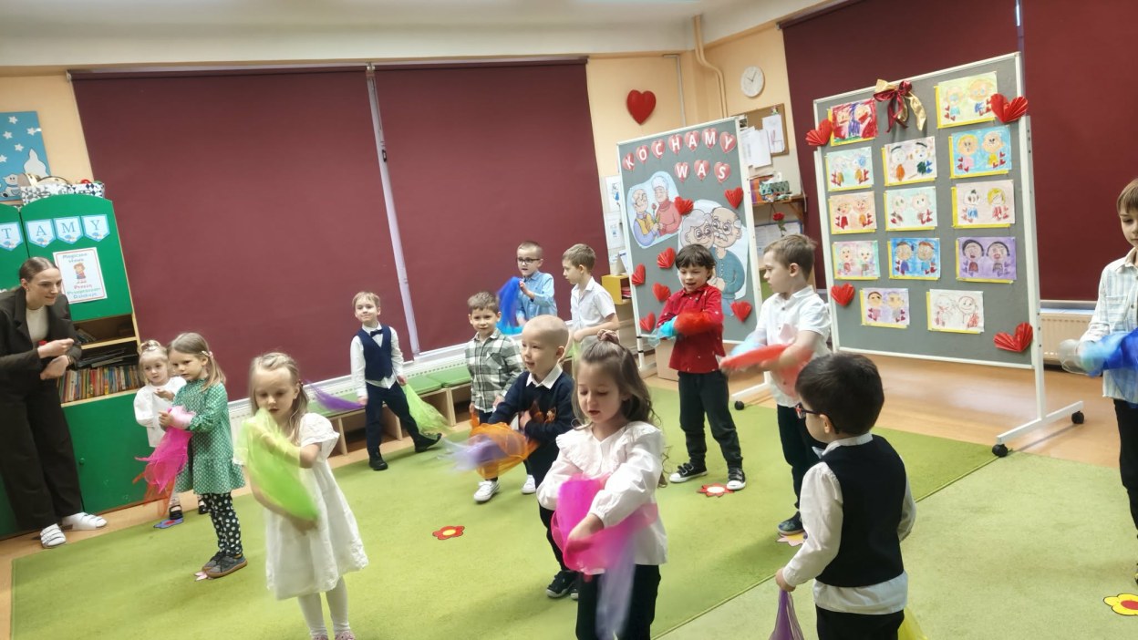 Dzień Babci i Dziadka w grupie Żabki - Zdjęcie 18