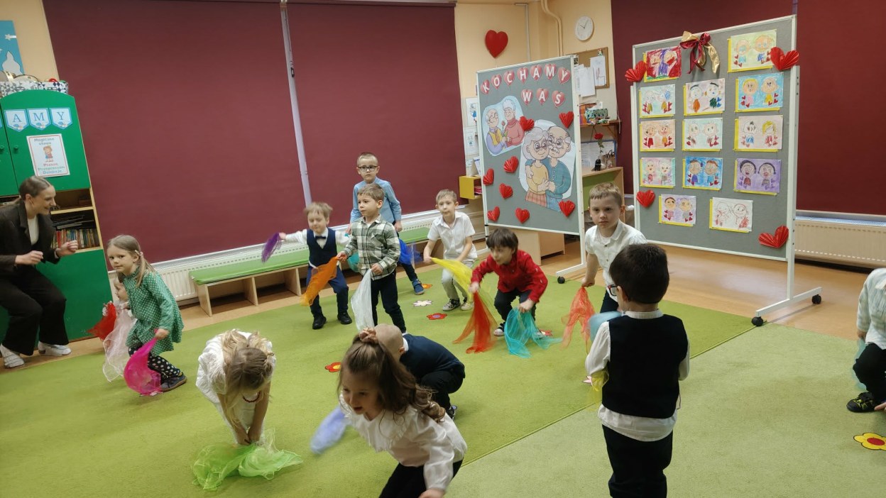 Dzień Babci i Dziadka w grupie Żabki - Zdjęcie 28