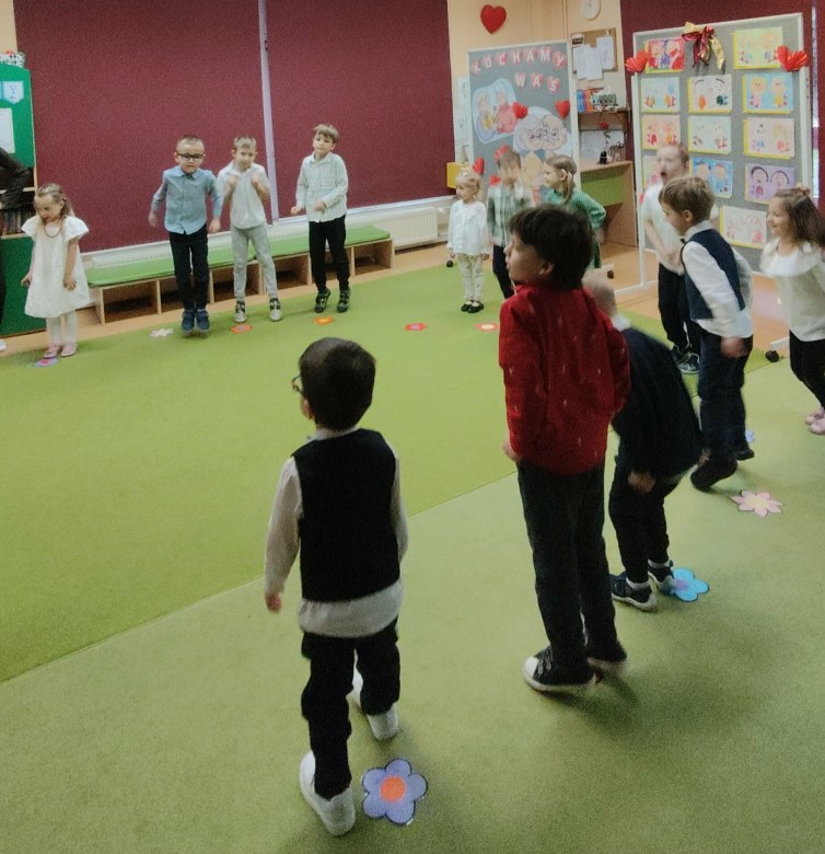 Dzień Babci i Dziadka w grupie Żabki - Zdjęcie 6