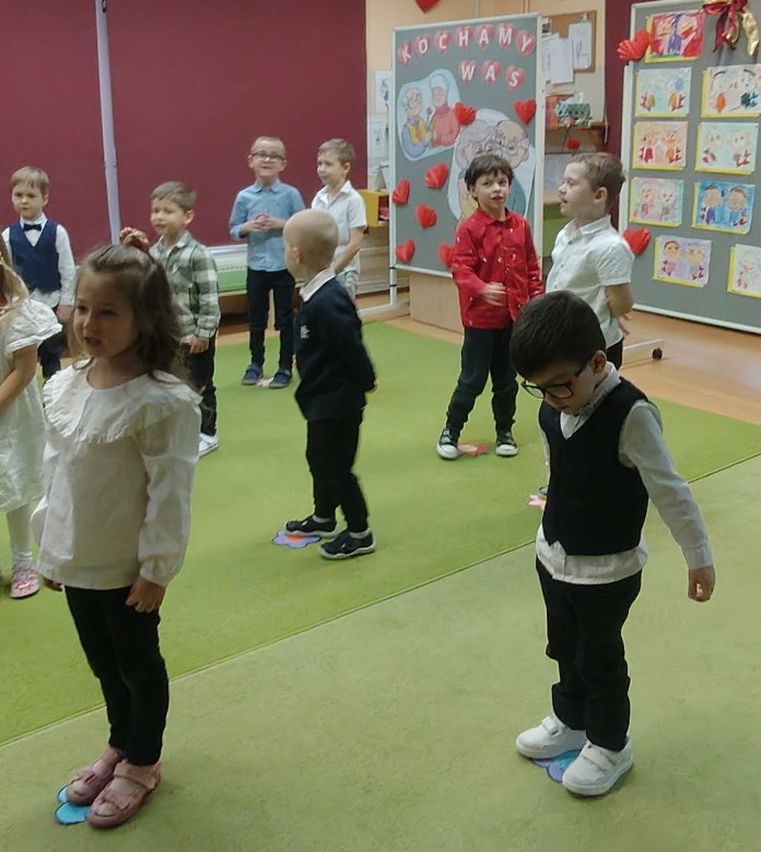 Dzień Babci i Dziadka w grupie Żabki - Zdjęcie 7