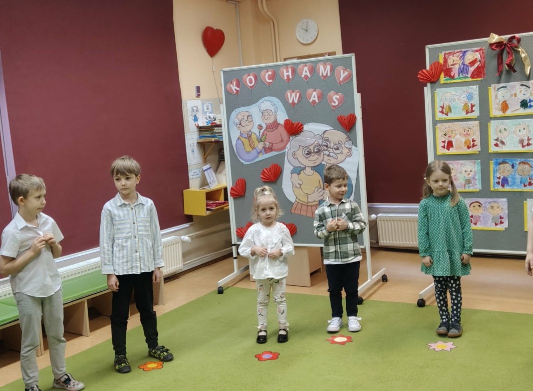 Dzień Babci i Dziadka w grupie Żabki - Zdjęcie 20