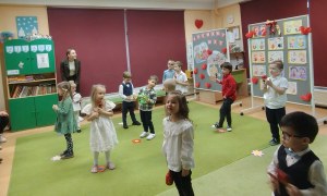 Dzień Babci i Dziadka w grupie Żabki - Zdjęcie 23