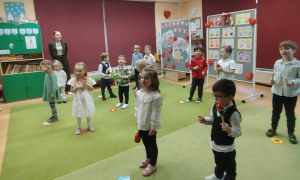 Dzień Babci i Dziadka w grupie Żabki - Zdjęcie 29