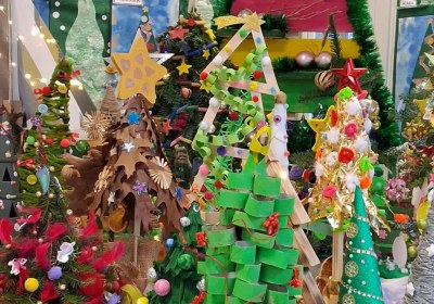 Wręczenie nagród i dyplomów za udział w Rodzinnym Konkursie Plastycznym na Najpiękniejszą Choinkę