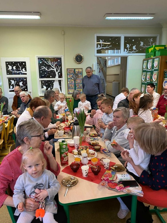 Dzień Babci i Dziadka w grupie Misie - Zdjęcie 14
