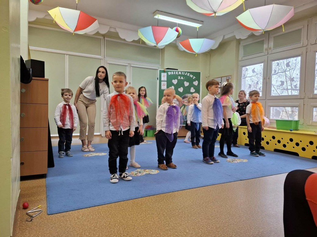 Dzień Babci i Dziadka w grupie Misie - Zdjęcie 5