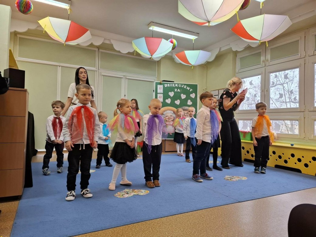 Dzień Babci i Dziadka w grupie Misie - Zdjęcie 6