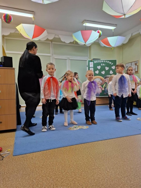 Dzień Babci i Dziadka w grupie Misie - Zdjęcie 9