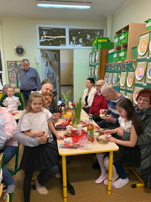 Dzień Babci i Dziadka w grupie Misie - Zdjęcie 15
