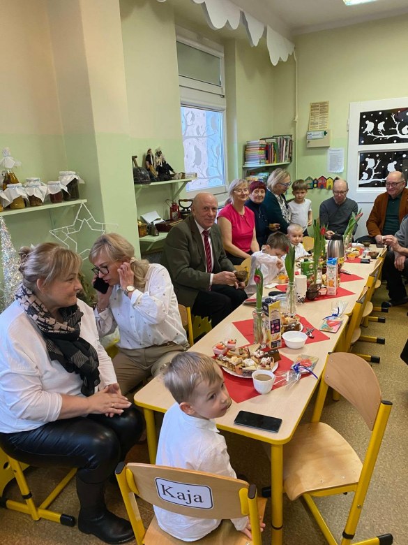 Dzień Babci i Dziadka w grupie Misie - Zdjęcie 13