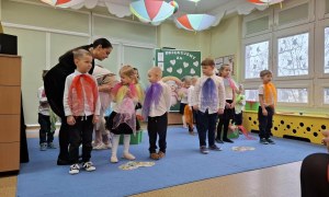 Dzień Babci i Dziadka w grupie Misie - Zdjęcie 11