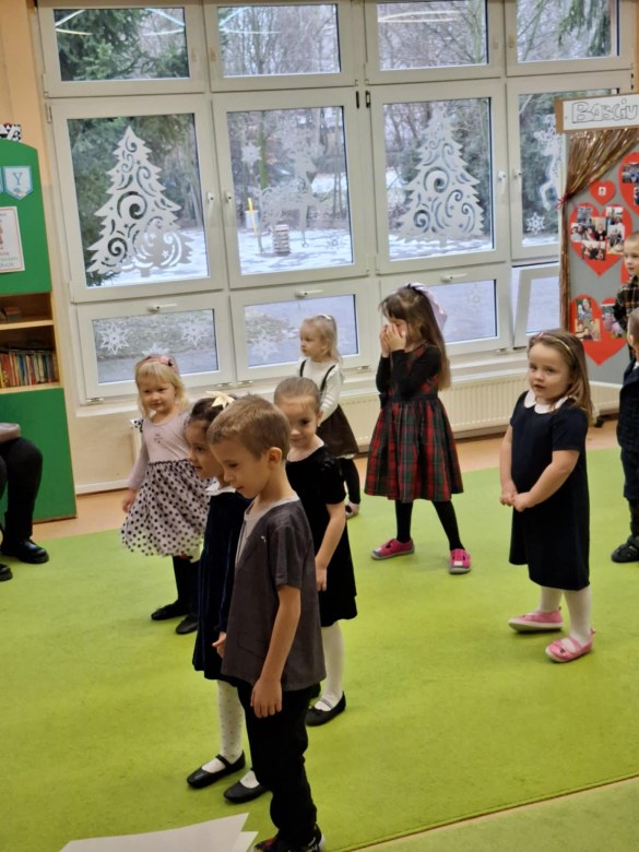 Dzień Babci i Dziadka w grupie Sówki - Zdjęcie 115