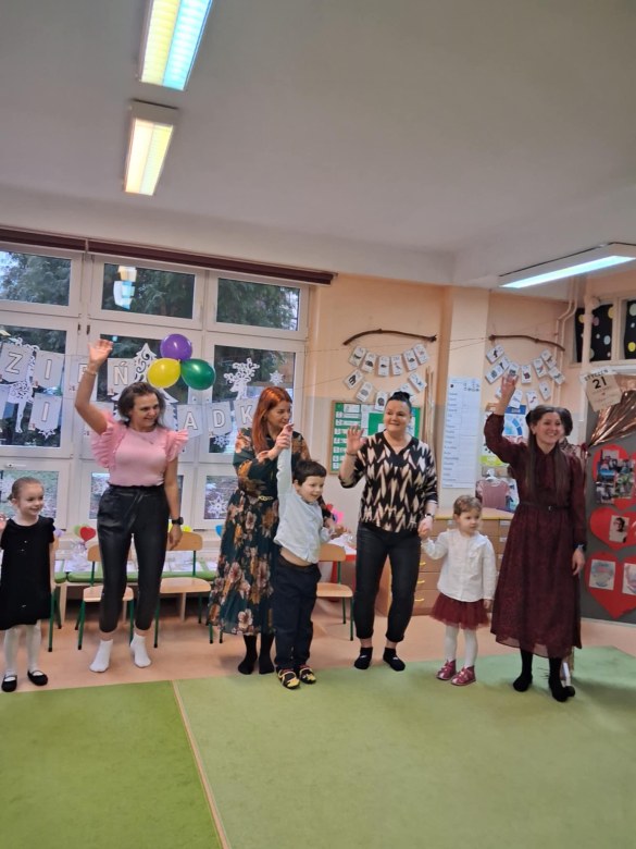 Dzień Babci i Dziadka w grupie Sówki - Zdjęcie 120