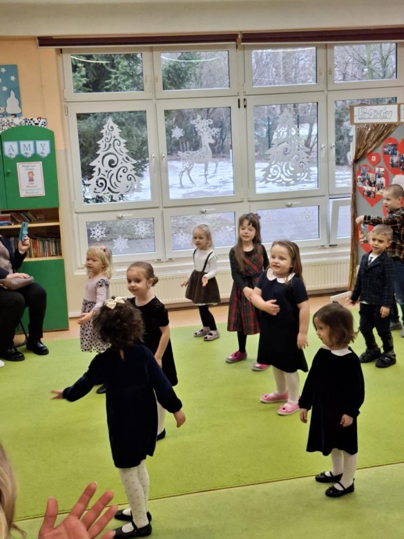 Dzień Babci i Dziadka w grupie Sówki - Zdjęcie 121