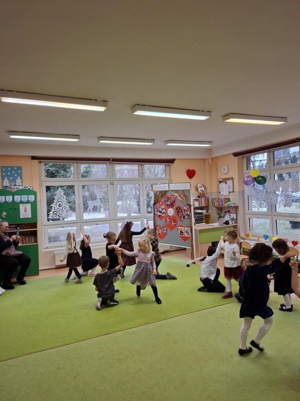 Dzień Babci i Dziadka w grupie Sówki - Zdjęcie 125