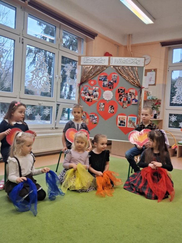 Dzień Babci i Dziadka w grupie Sówki - Zdjęcie 132