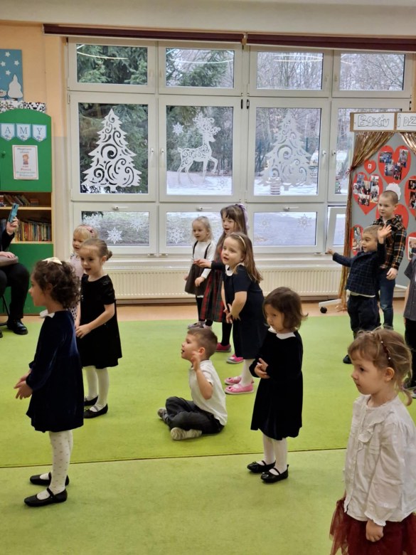 Dzień Babci i Dziadka w grupie Sówki - Zdjęcie 133