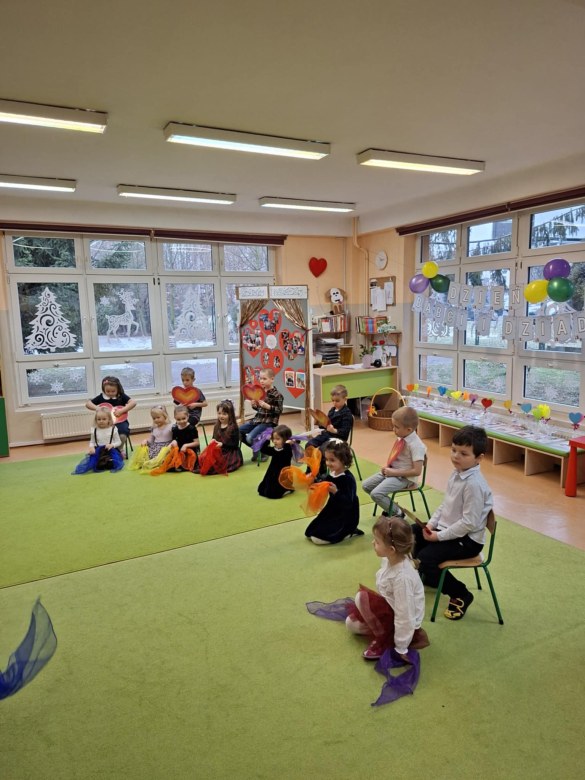 Dzień Babci i Dziadka w grupie Sówki - Zdjęcie 138