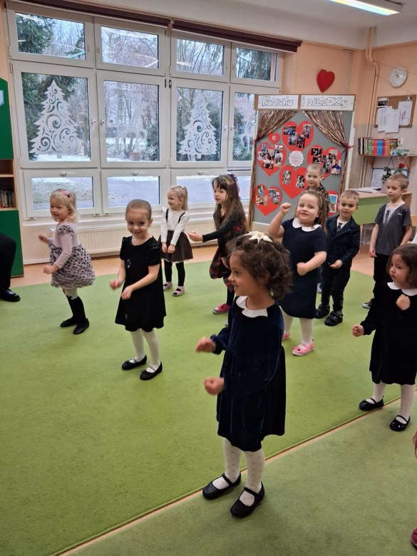 Dzień Babci i Dziadka w grupie Sówki - Zdjęcie 140