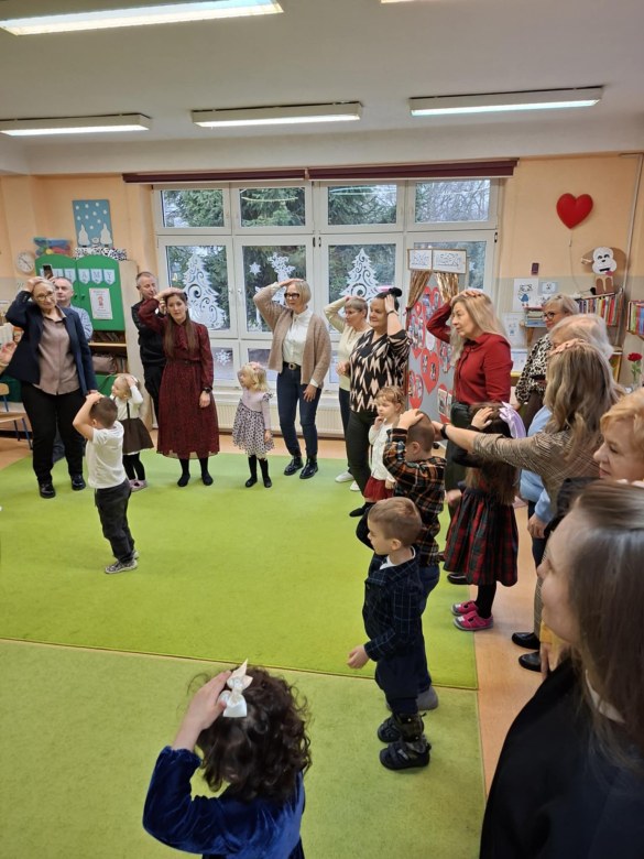 Dzień Babci i Dziadka w grupie Sówki - Zdjęcie 142