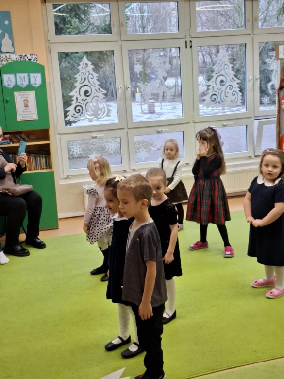 Dzień Babci i Dziadka w grupie Sówki - Zdjęcie 147