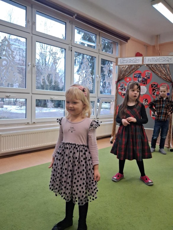 Dzień Babci i Dziadka w grupie Sówki - Zdjęcie 3