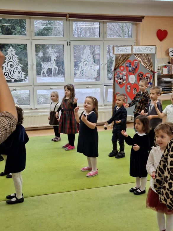 Dzień Babci i Dziadka w grupie Sówki - Zdjęcie 5