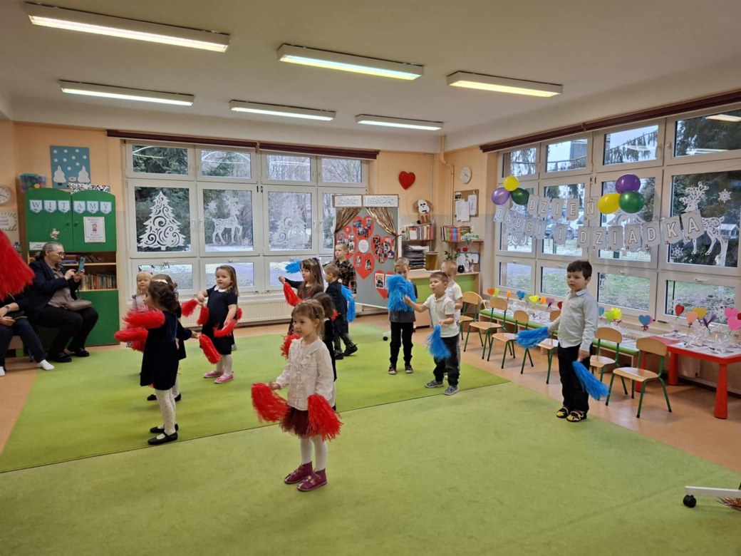 Dzień Babci i Dziadka w grupie Sówki - Zdjęcie 10