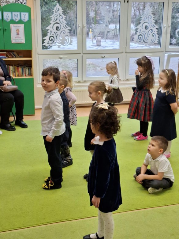 Dzień Babci i Dziadka w grupie Sówki - Zdjęcie 12