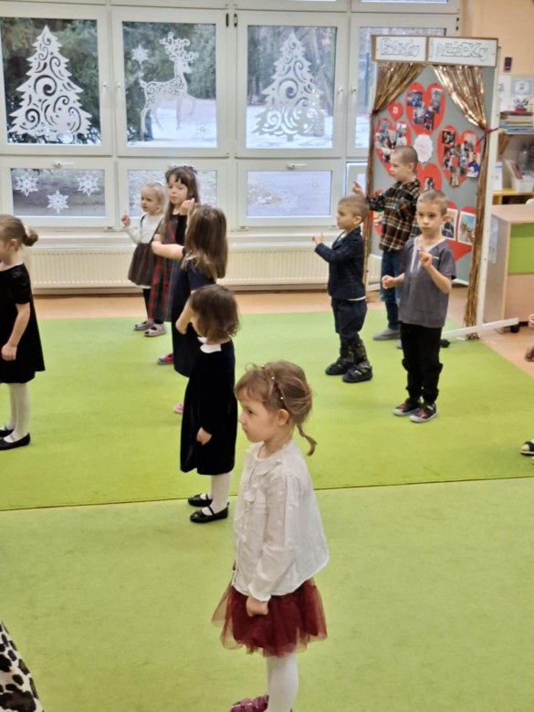 Dzień Babci i Dziadka w grupie Sówki - Zdjęcie 18