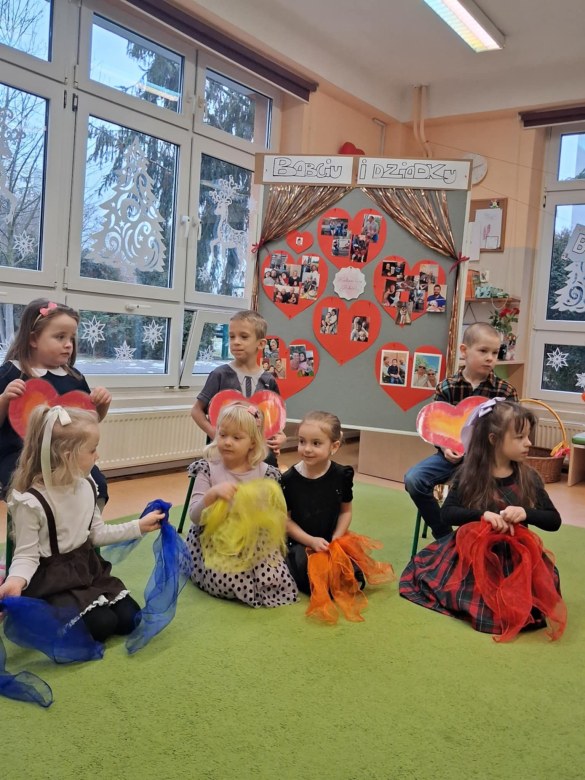Dzień Babci i Dziadka w grupie Sówki - Zdjęcie 21