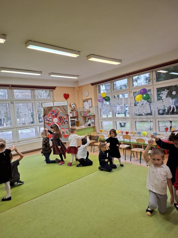 Dzień Babci i Dziadka w grupie Sówki - Zdjęcie 29