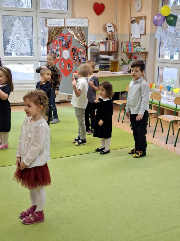 Dzień Babci i Dziadka w grupie Sówki - Zdjęcie 30