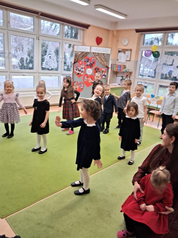 Dzień Babci i Dziadka w grupie Sówki - Zdjęcie 32