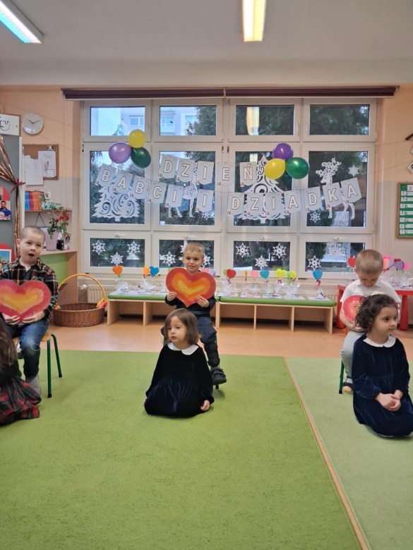 Dzień Babci i Dziadka w grupie Sówki - Zdjęcie 36