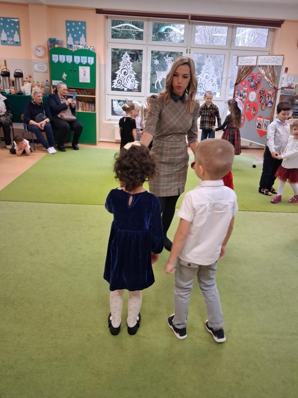 Dzień Babci i Dziadka w grupie Sówki - Zdjęcie 38