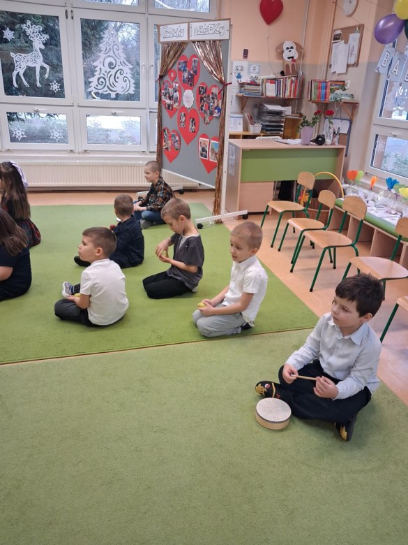 Dzień Babci i Dziadka w grupie Sówki - Zdjęcie 44