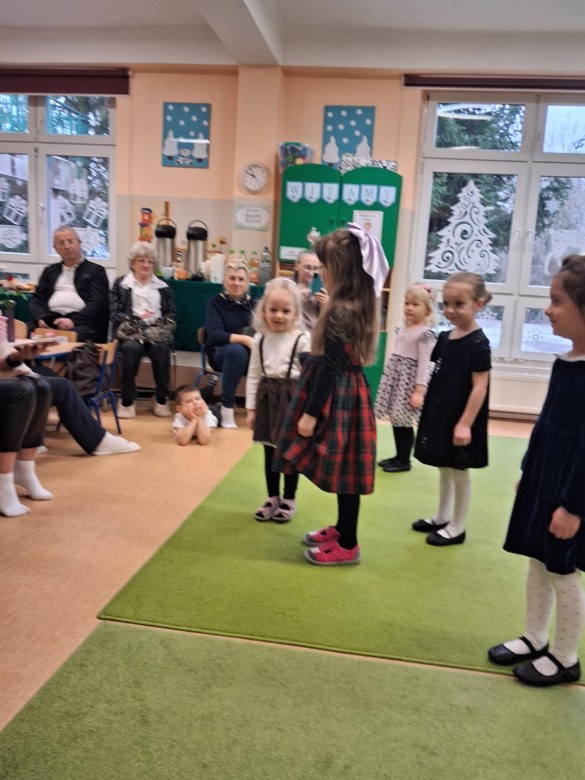 Dzień Babci i Dziadka w grupie Sówki - Zdjęcie 46