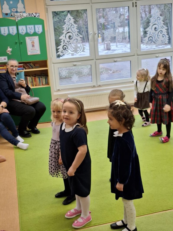 Dzień Babci i Dziadka w grupie Sówki - Zdjęcie 52