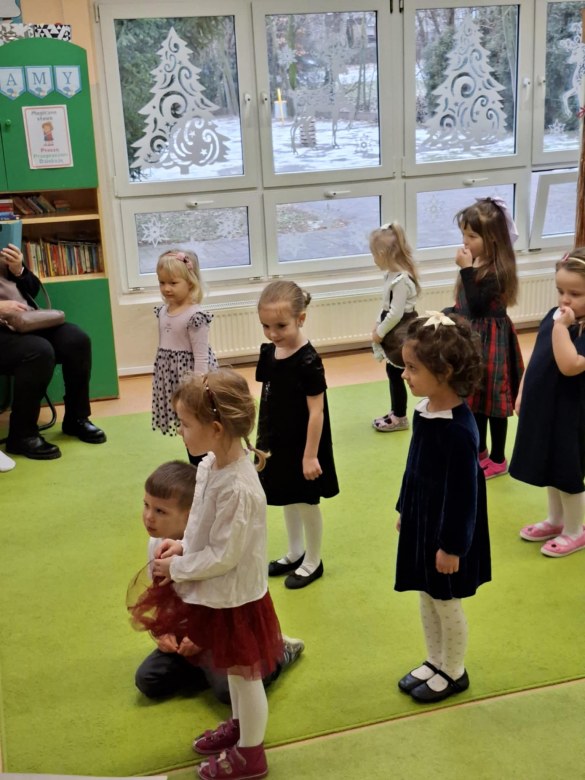 Dzień Babci i Dziadka w grupie Sówki - Zdjęcie 60