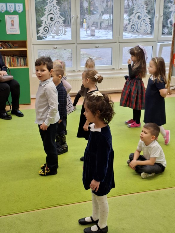 Dzień Babci i Dziadka w grupie Sówki - Zdjęcie 58