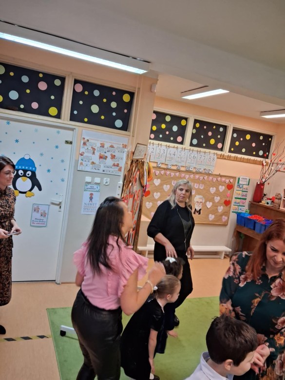 Dzień Babci i Dziadka w grupie Sówki - Zdjęcie 61