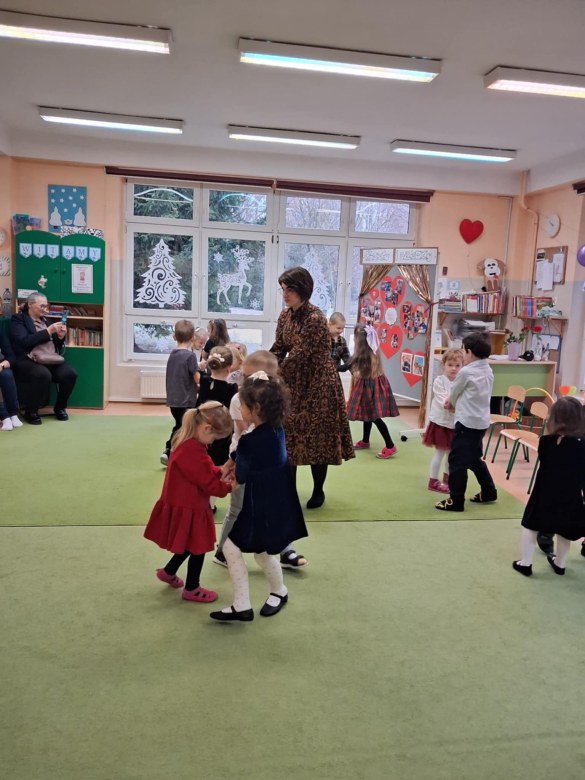 Dzień Babci i Dziadka w grupie Sówki - Zdjęcie 62