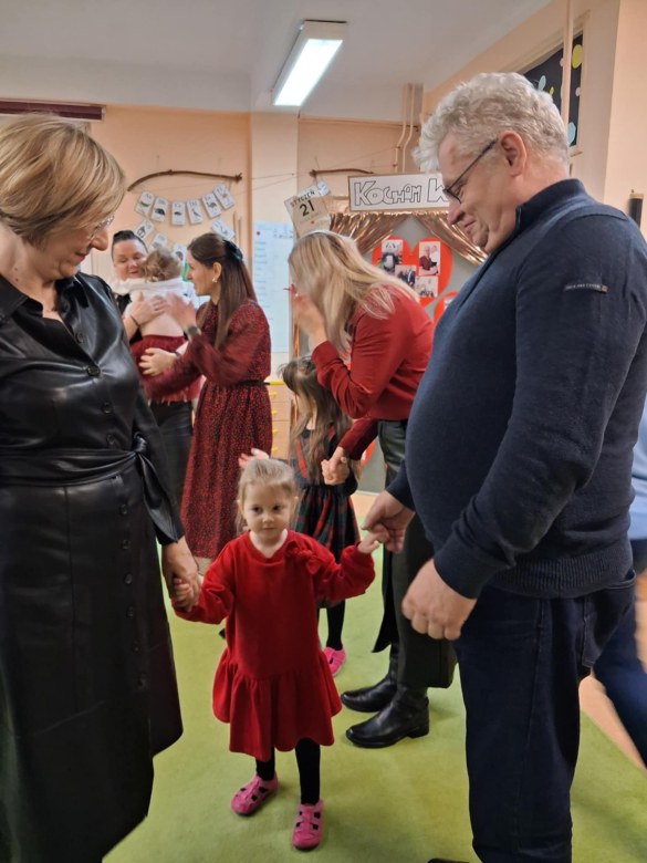 Dzień Babci i Dziadka w grupie Sówki - Zdjęcie 68